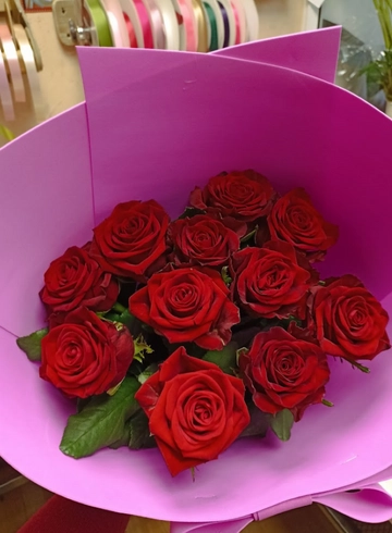 Букет из роз «AHMAR» от интернет-магазина цветов в 