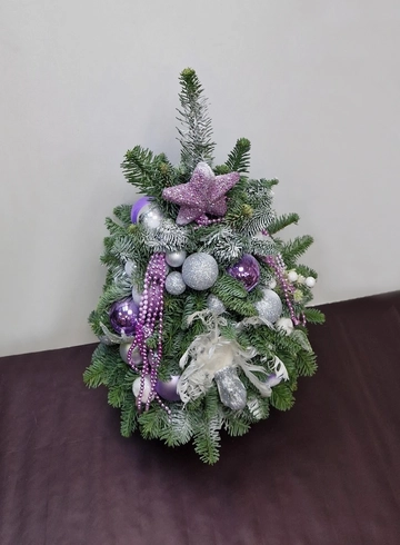 Новогодняя композиция  &laquo;T&raquo; от интернет-магазина цветов в 