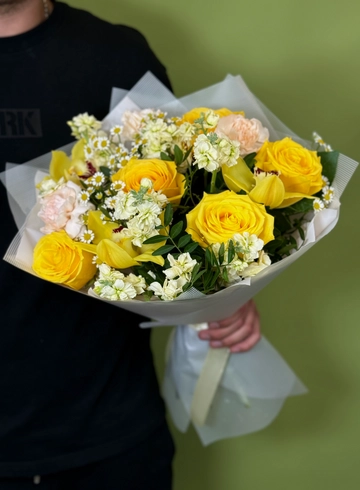 Сборный букет &laquo;Краски счастья&raquo; от интернет-магазина цветов в 