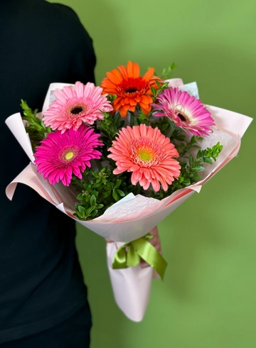 Букет из гербер с хризантемой от интернет-магазина цветов в 