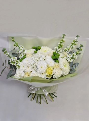 Букет с хризантемой &laquo;Clean&raquo; от интернет-магазина цветов в 