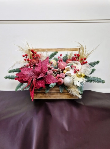 Новогодняя композиция &laquo;E&raquo; от интернет-магазина цветов в 