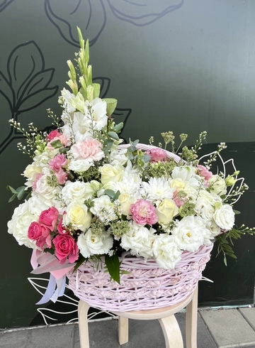 Корзина с цветами &laquo;Летняя&raquo; от интернет-магазина цветов в 